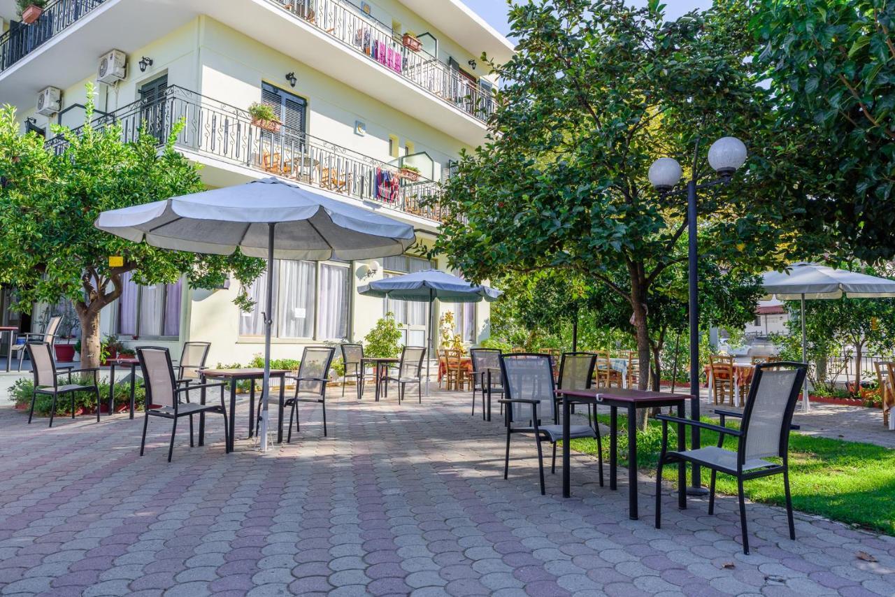 Des Roses Hotel Platanias  Eksteriør billede