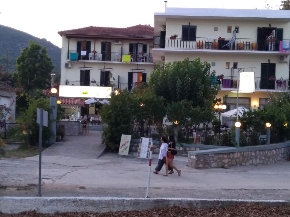 Des Roses Hotel Platanias  Eksteriør billede